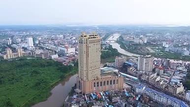 4K航拍中国东兴越南芒街交界处视频的预览图